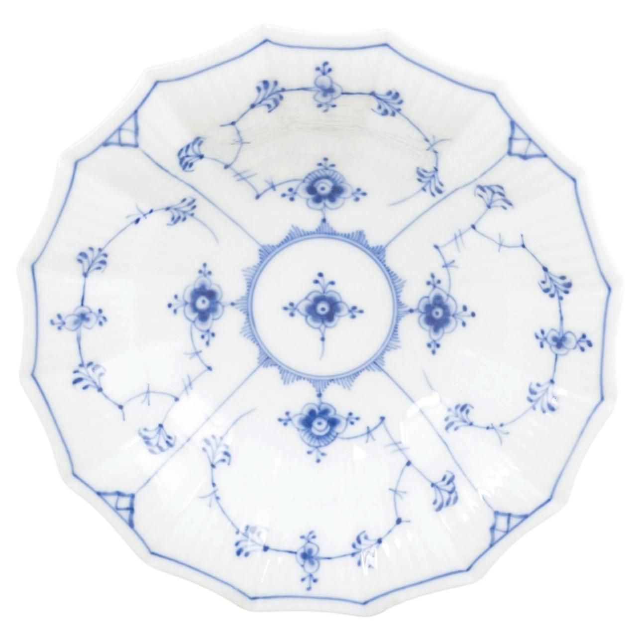 Royal Copenhagen. Plat en porcelaine Blue Fluted Plain. Années 1930