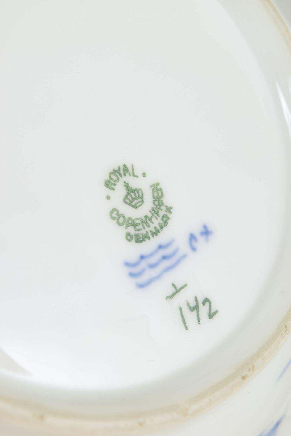 Royal Copenhagen. Plat en porcelaine Blue Fluted Plain. Années 1930 photo Décoration