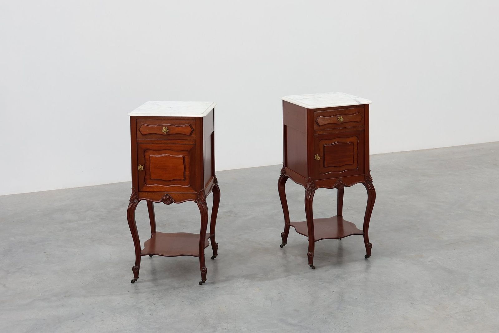 Walnut Louis XV Nightstands With Carrara Marble Tops, France, 1900, Set Of 2 photo vintage