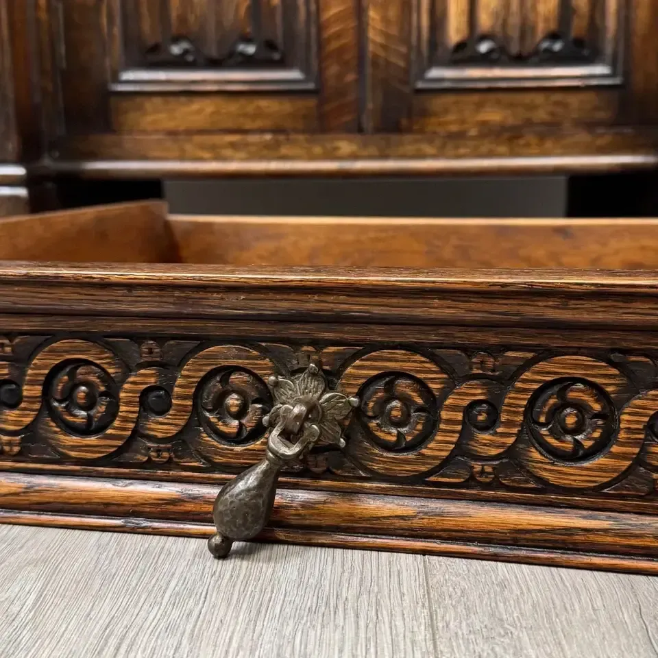 Furniture Antique 20th Century Carved Edwardian Desk In Oak photo