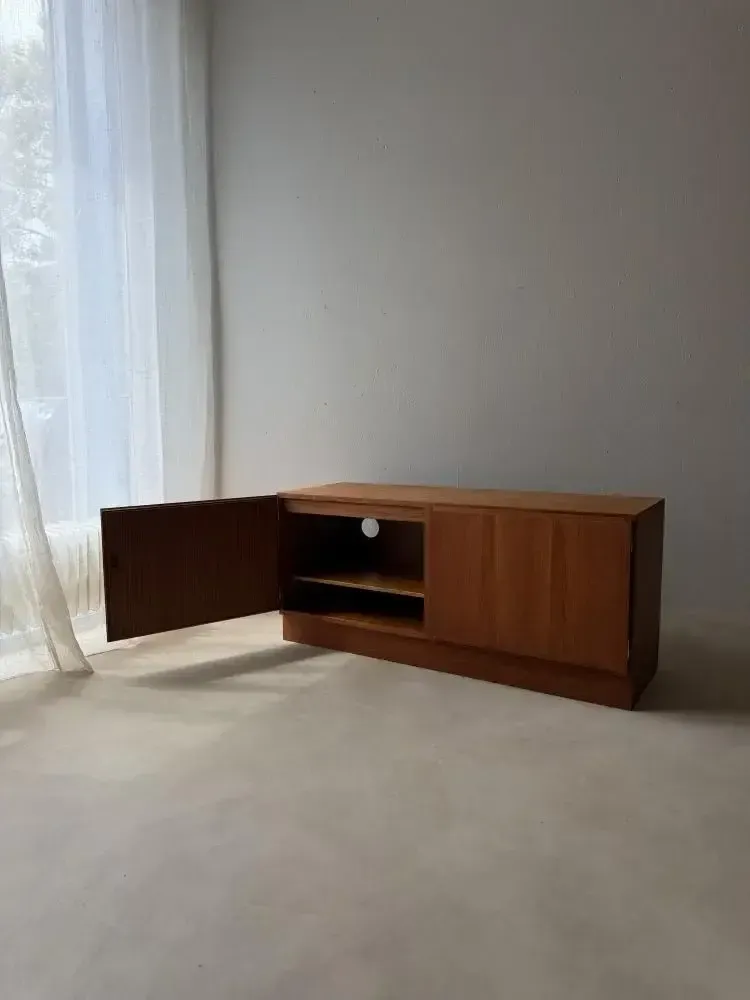 Omann Jun Dressoir Teak jaren 1960 Deens Design photo vinterior