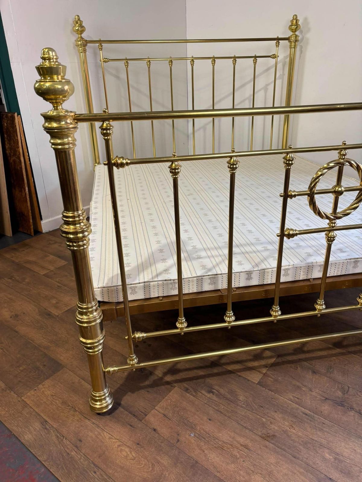 Victorian Style Brass Super King Size Bed Frame photo vinterior