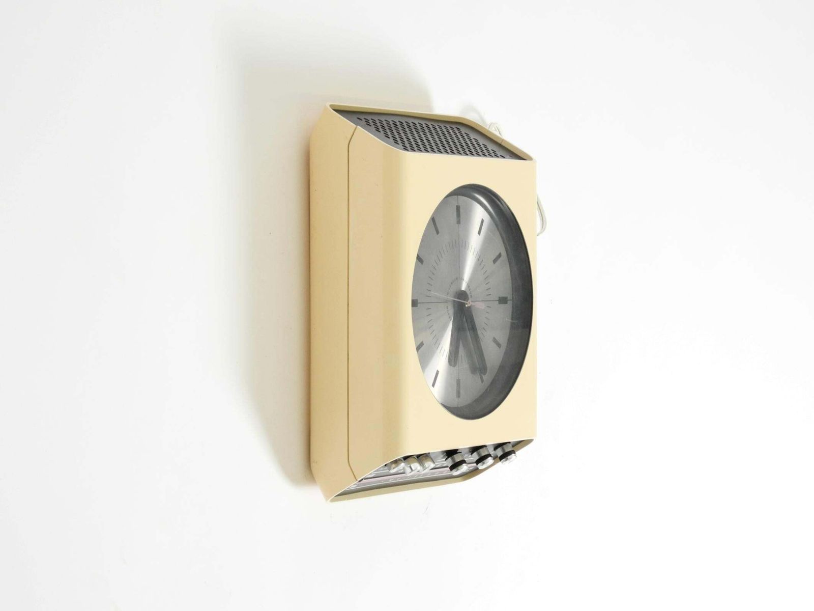 Horloge murale Universum avec radio, années 1970, par Adriano Rampoldi pour Quelle Versand 1 photo furniture