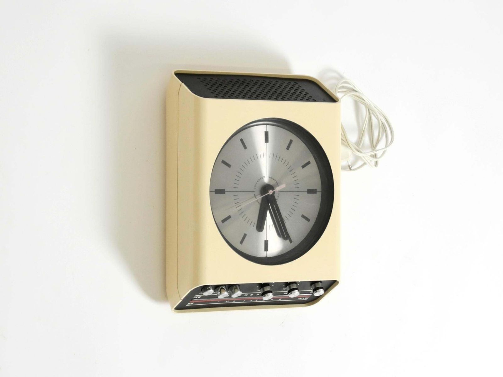 Horloge murale Universum avec radio, années 1970, par Adriano Rampoldi pour Quelle Versand 1 photo Décoration