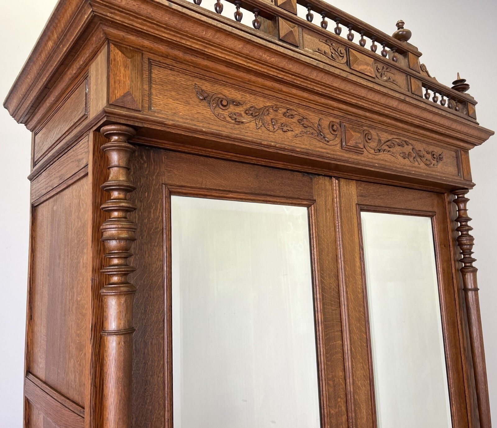 photo vintage Wardrobe Antique French Oak Two Door Mirrored Carved Armoire Cabinet Lot 6153