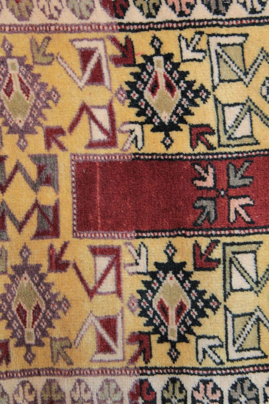Tapis de couloir vintage Milas turc à motifs géométriques, rouge, en laine. photo buy