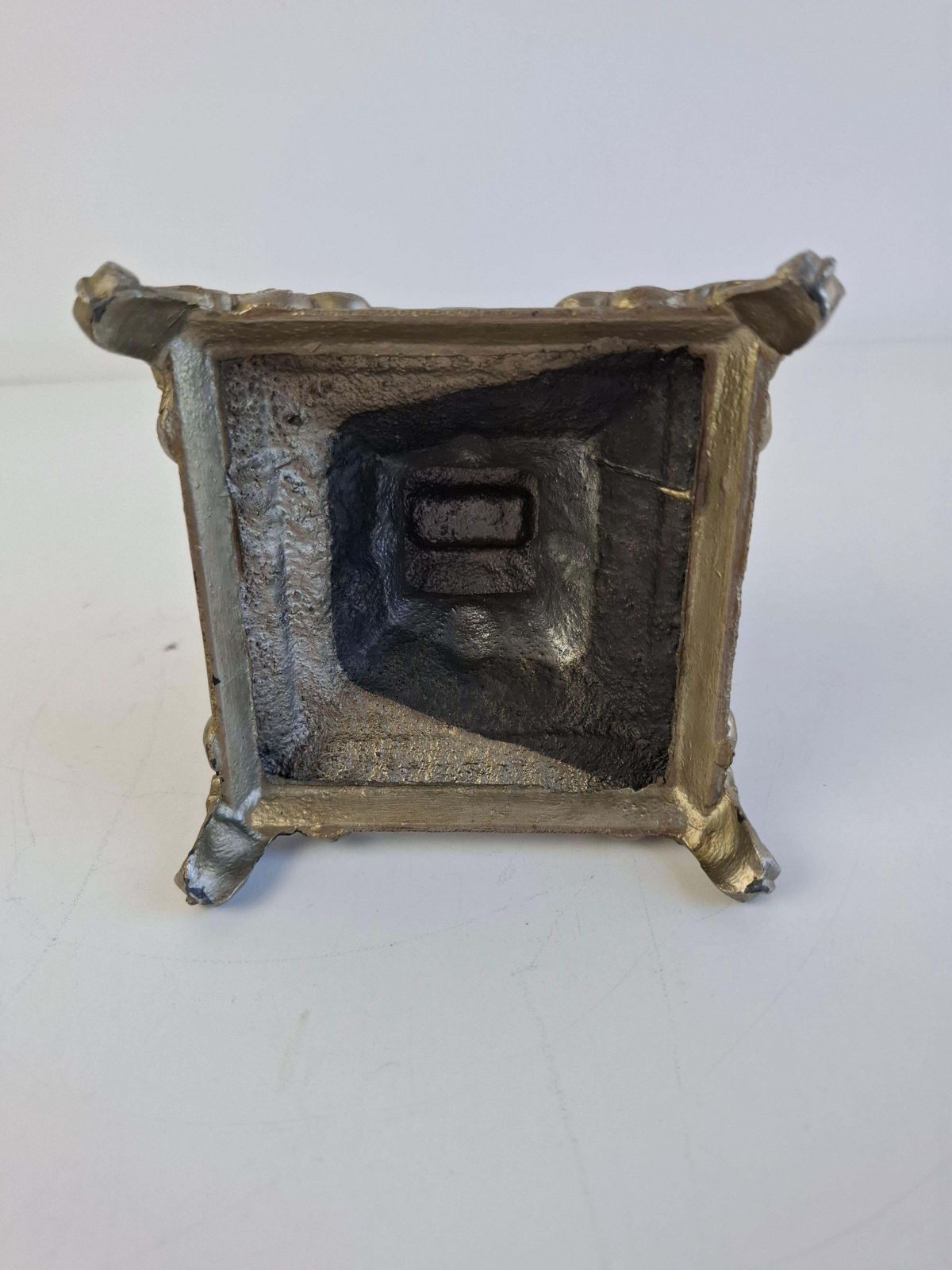 photo furniture Antiek Tsjechoslowaaks neogotisch tafelkruis in gietijzer, ca. 1900