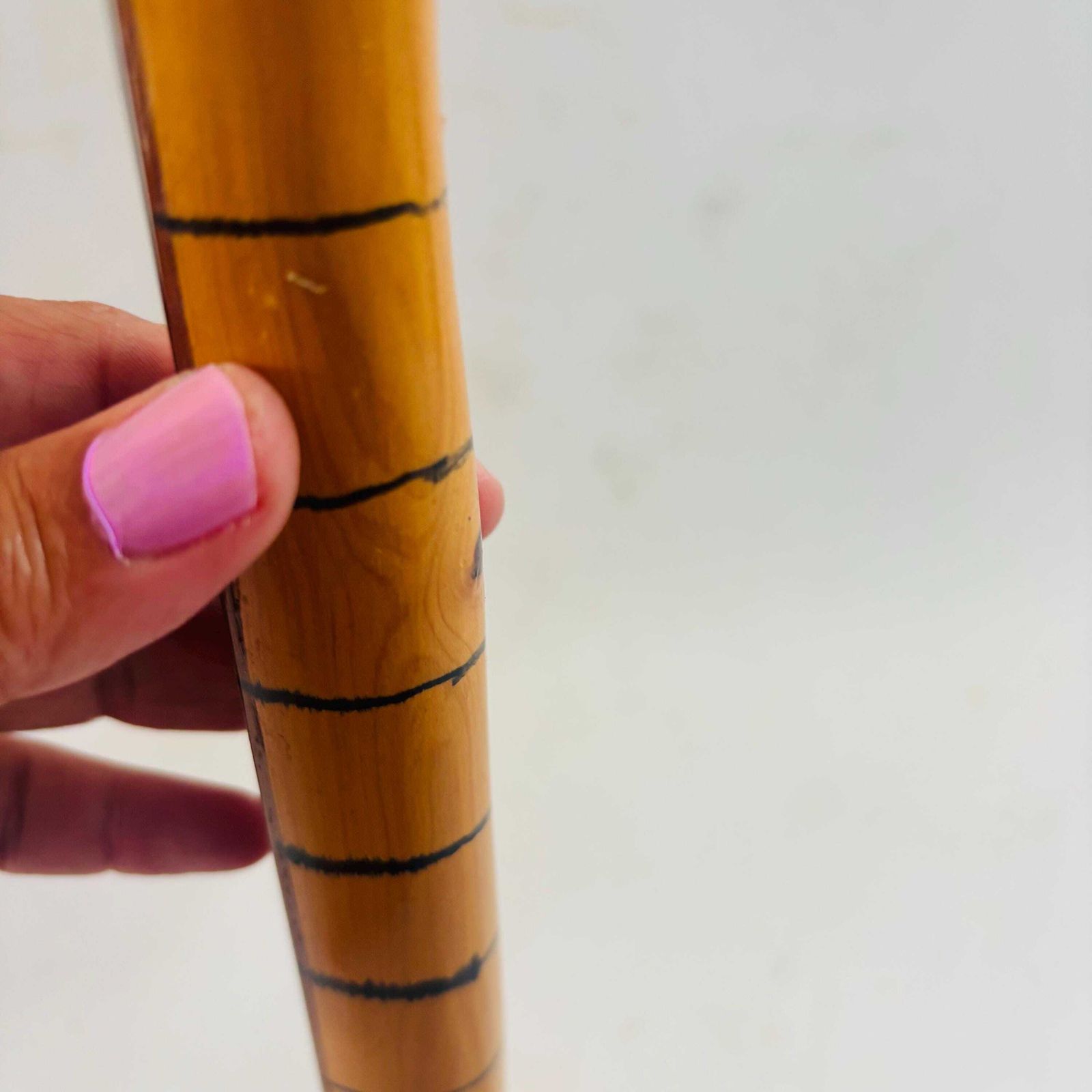 Mid-Century Collectible Turkse Cura Saz, Handgesneden, Met Geometrische Inleg, Decoratief Object, Restauratie Vereist. photo for sale