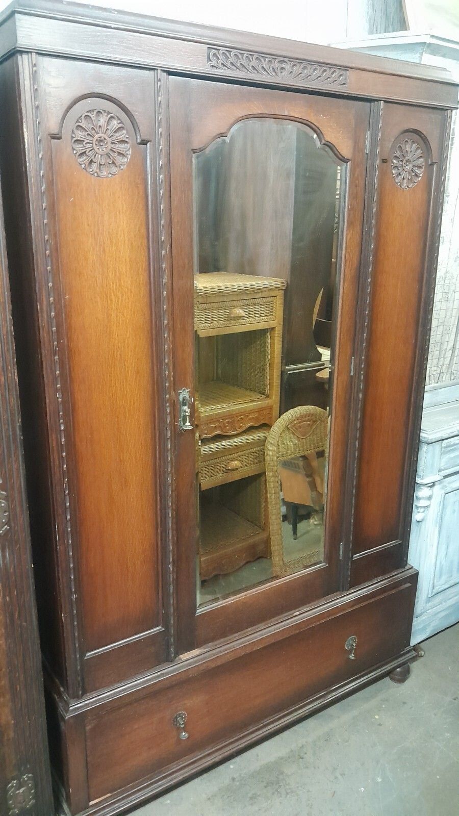 Antique Solid Carved Oak Single Mirror Door Freestanding Wardrobe With Drawer photo Furniture