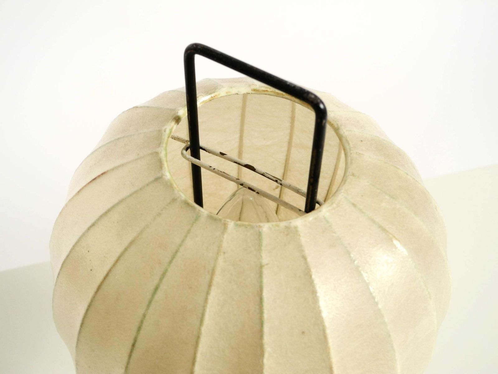 photo buy Zeldzame Mid-Century Modern driepoot cocoonlamp (tafellamp)