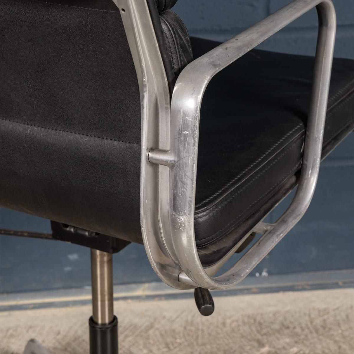 photo vintage Vintage 20thc Ea217 Chair In Black Leather By Charles & Ray Eames For Icf