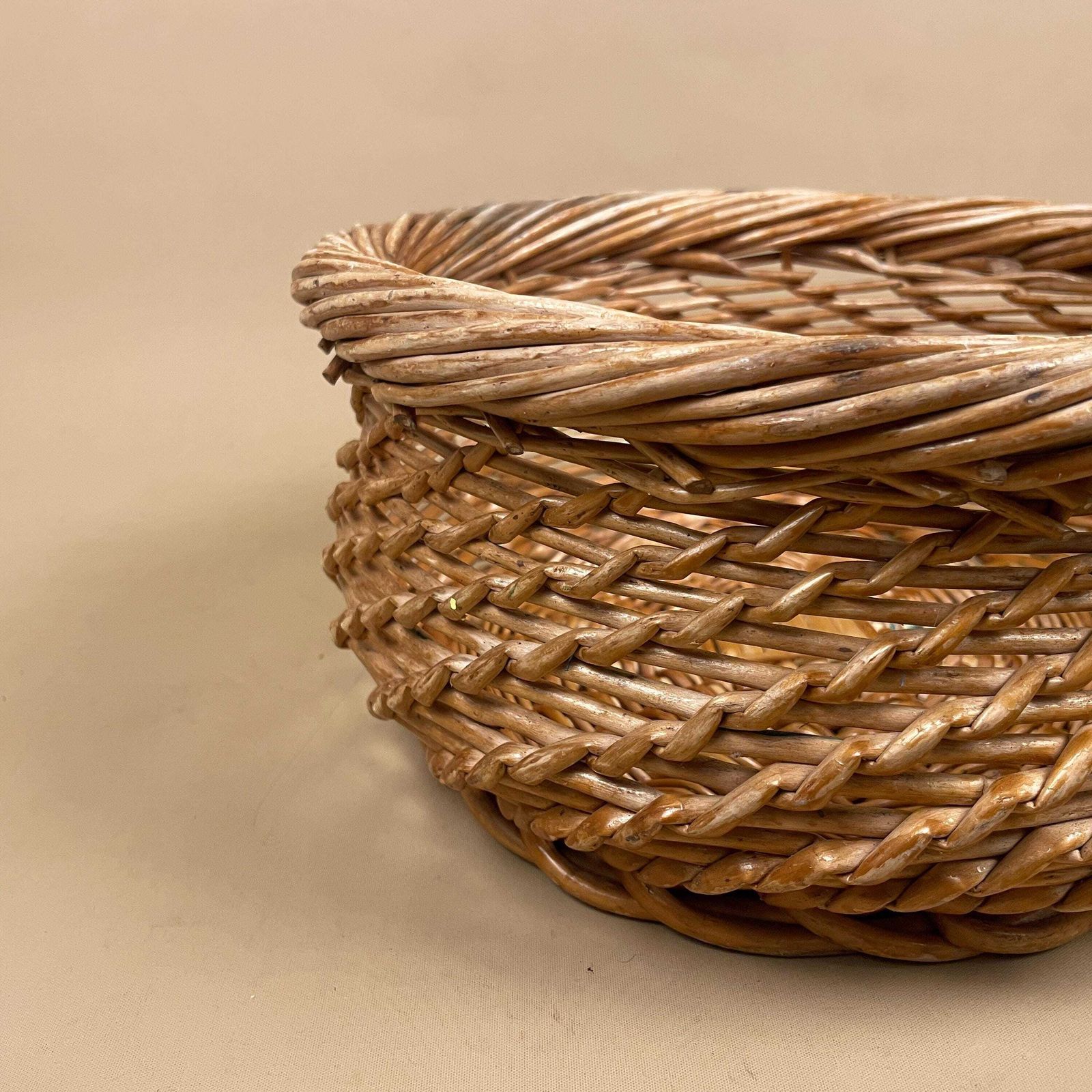 Vintage Wicker Blanket Basket Willow Storage Basket Rustic Farmhouse Decor photo vinterior