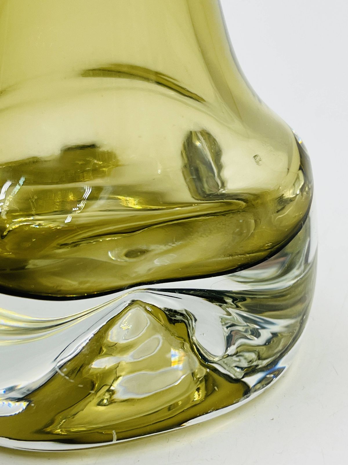 photo furniture Soliflore Ingrid Glas Design Kurt Wokan Olijfgroen