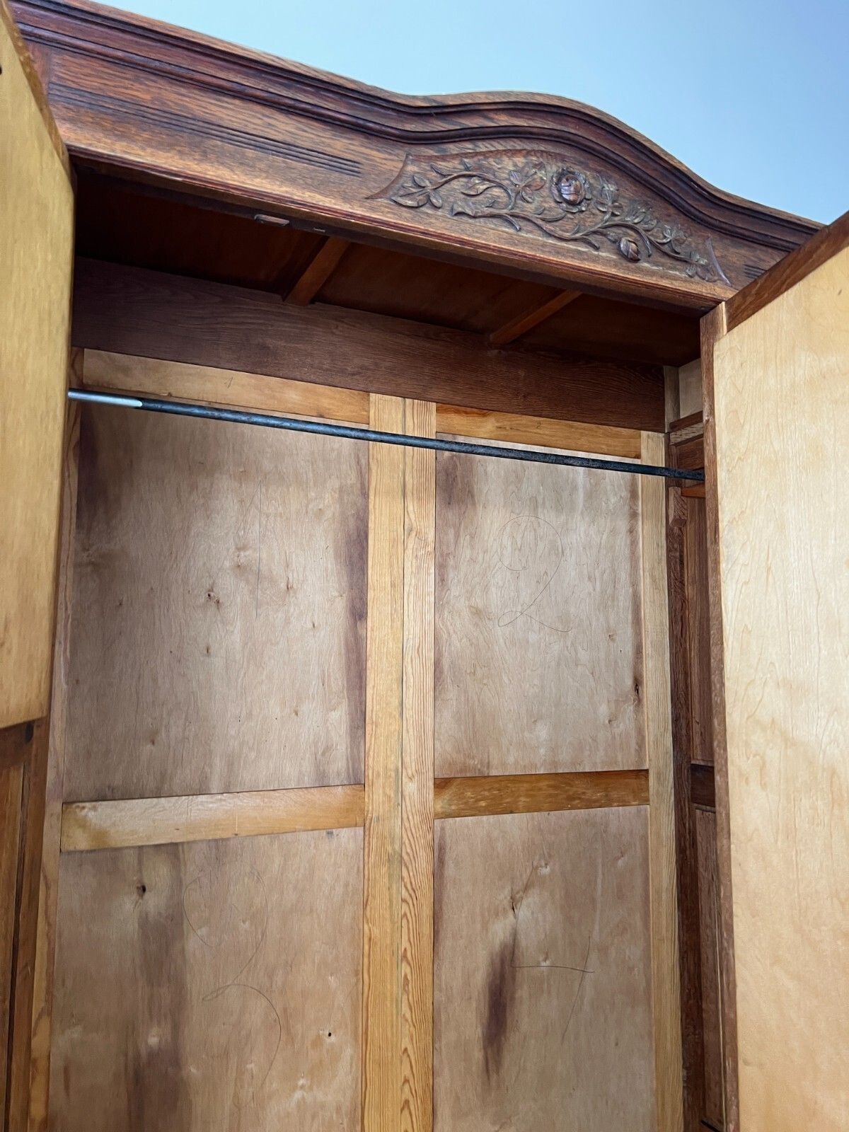 photo vinterior Wardrobe Antique French Oak Two Door Mirrored Carved Armoire Cabinet Lot 6144