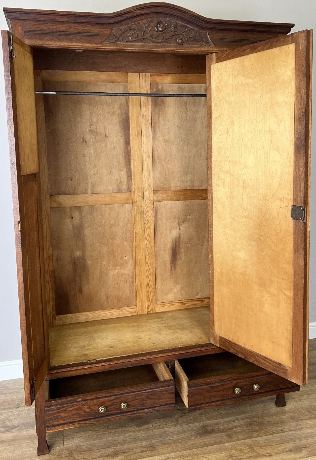 photo vintage Wardrobe Antique French Oak Two Door Mirrored Carved Armoire Cabinet Lot 6144