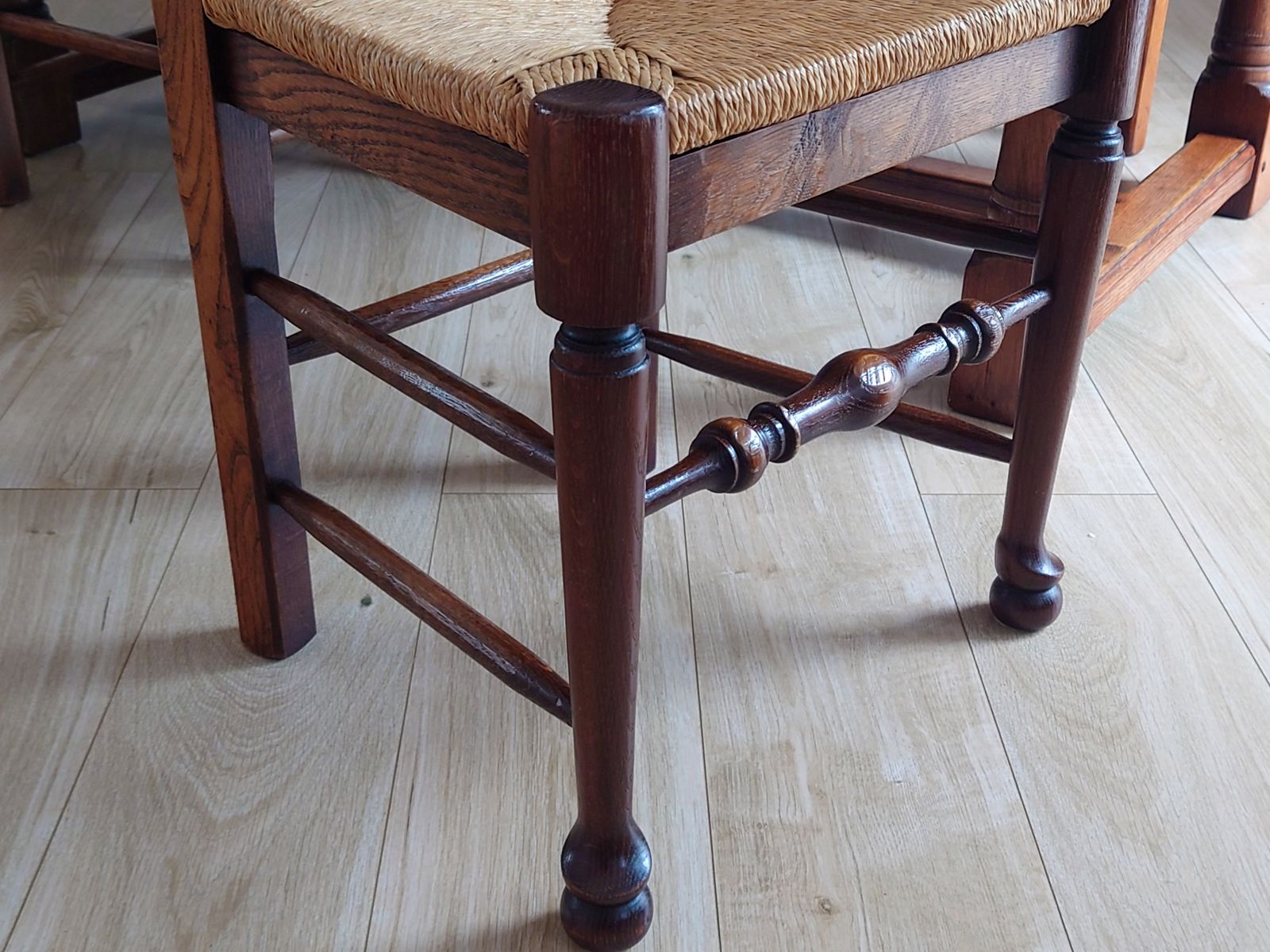 625.0 English Country Oak Dining Table And 4 Rush Seated Ladderback Chairs photo