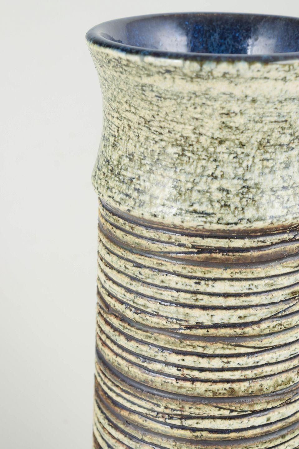 Britt Louise Sundell, Gustavsberg. Stoneware vaas met reliëfdecoratie, jaren 1980 photo for sale