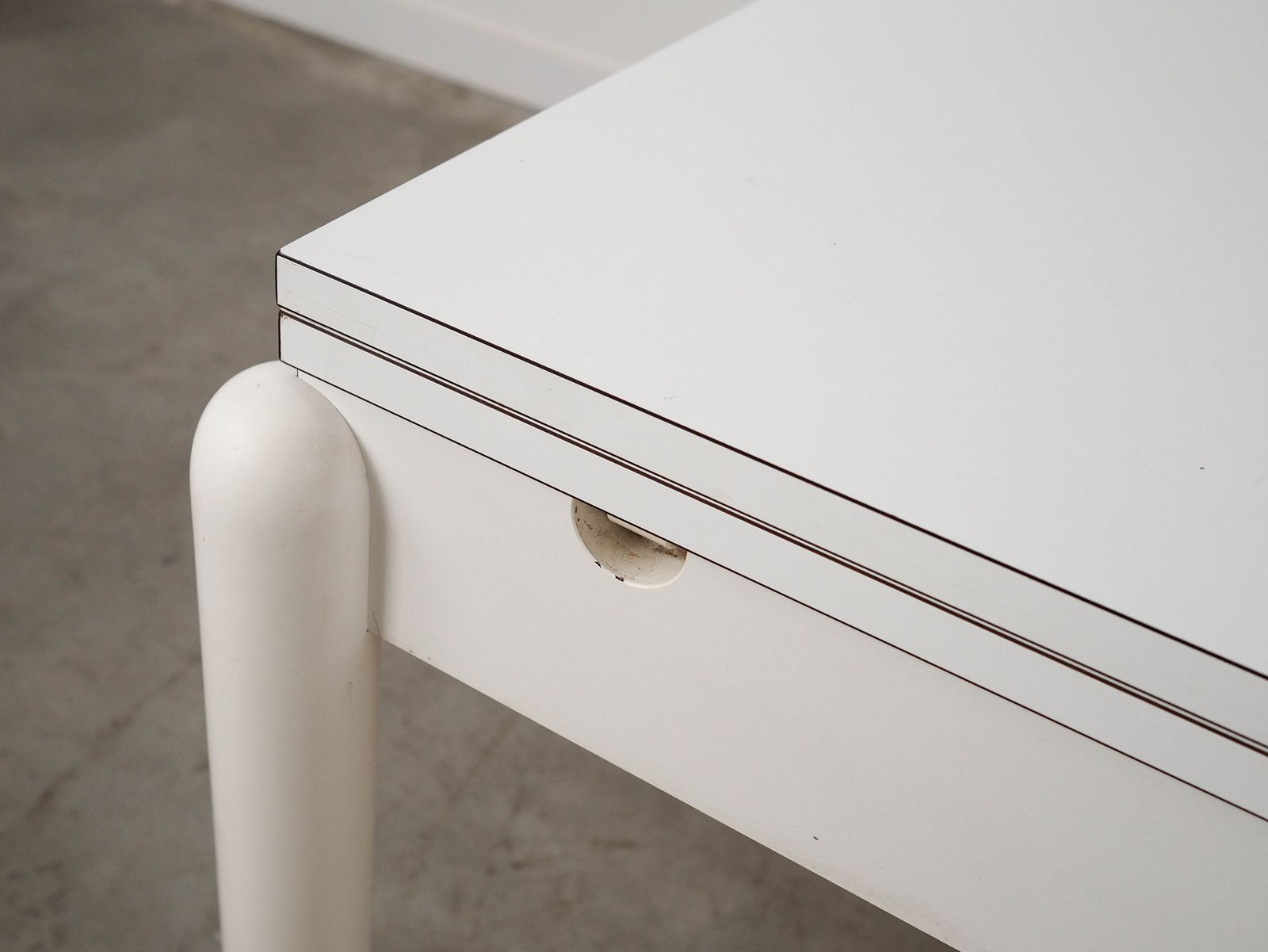 photo vinterior Witte uitschuifbare tafel, Italiaans design, jaren 1980, Made In Italy
