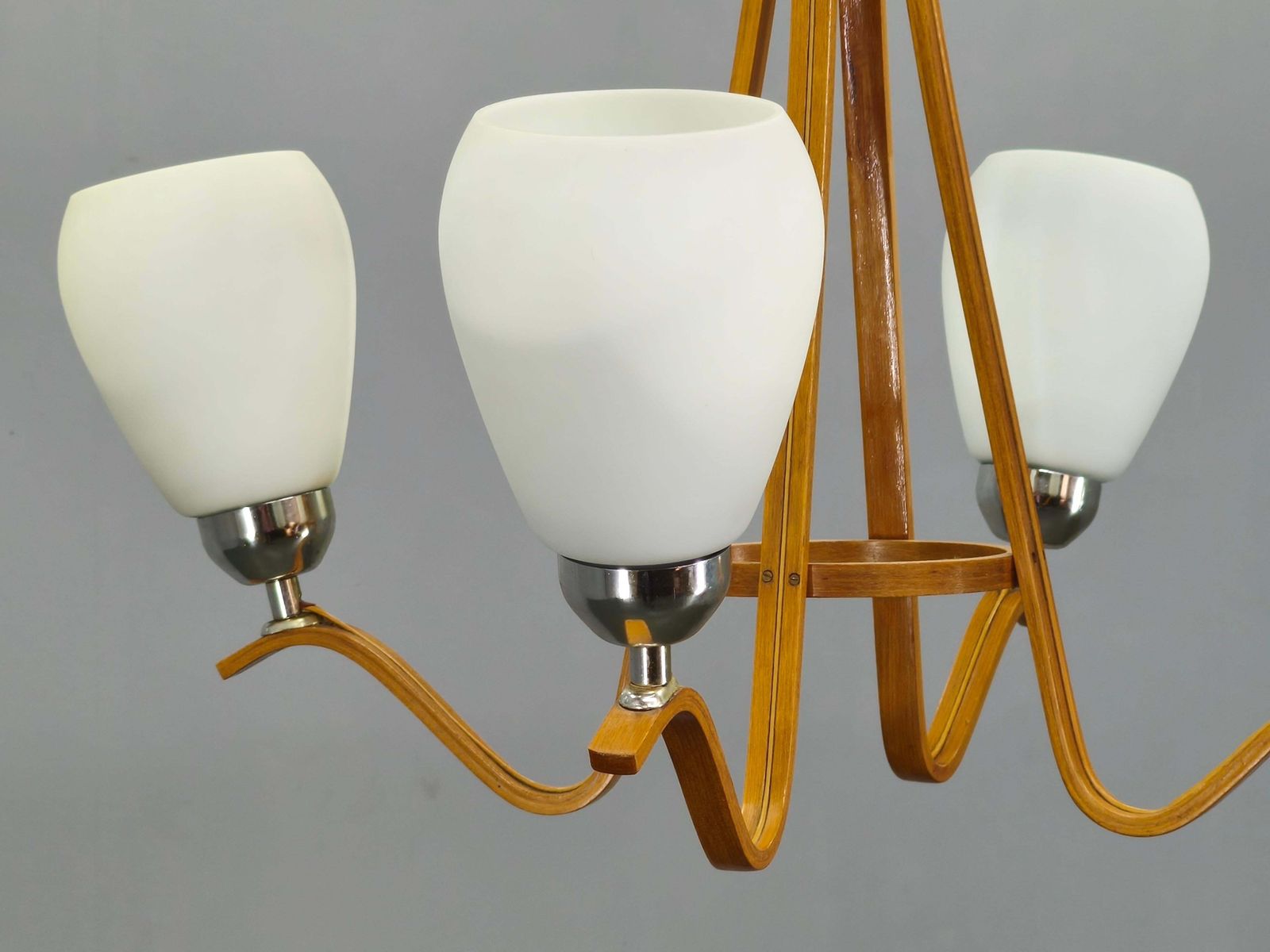 Paire de lustres mid-century modern en bois et verre par Dřevo Humpolec, Tchécoslovaquie photo buy