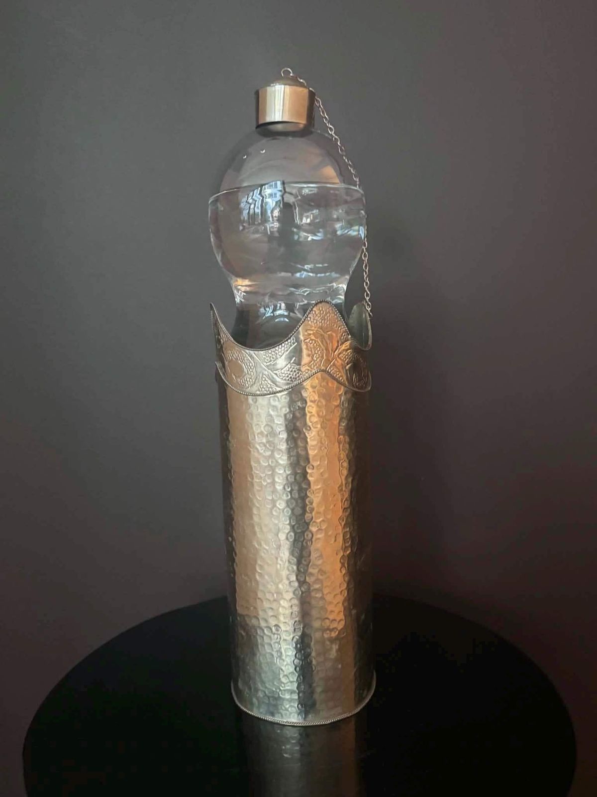 Woonaccessoires Metalen flessenhoes met stop – handgemaakt, Marokkaans photo