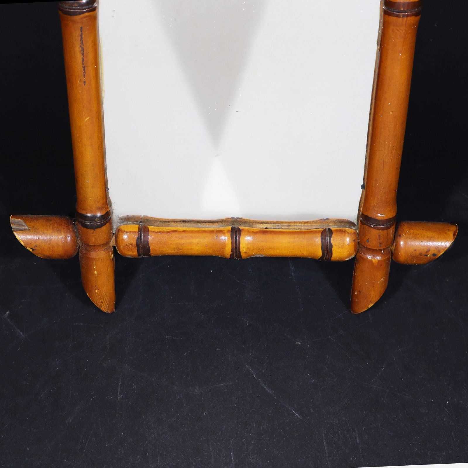 photo furniture Vintage Franse rechthoekige wandspiegel met faux bamboe lijst