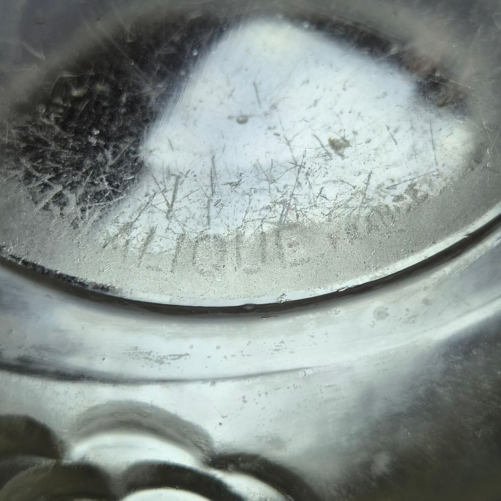 photo vinterior Franse Lalique "Renoncules" Opalescent Glazen Vaas, Midden 20e Eeuw