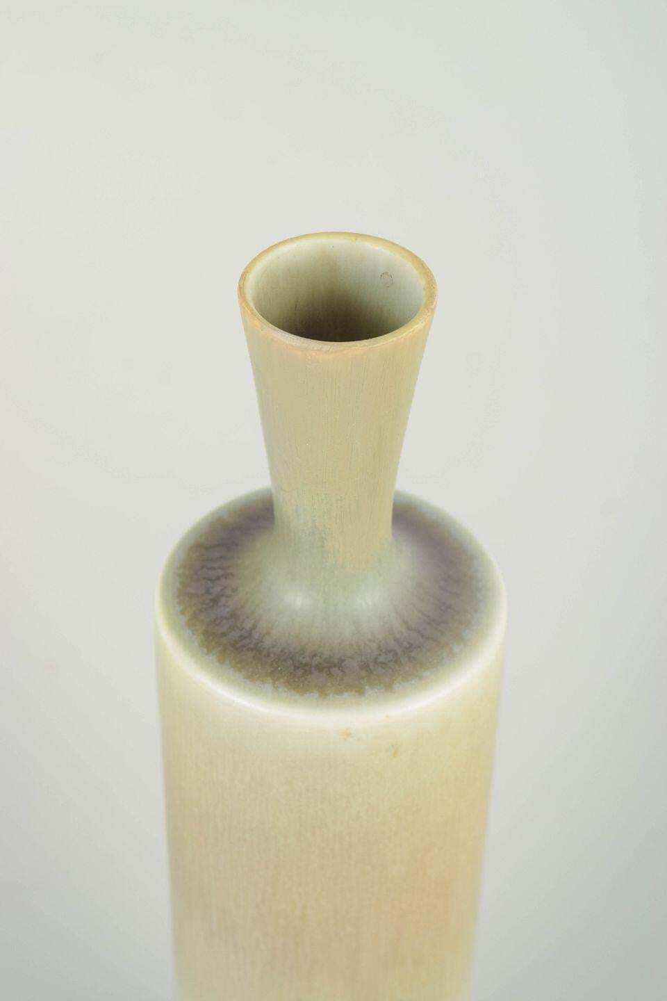 Grand vase en céramique Berndt Friberg pour Gustavsberg en tons naturels doux. photo for sale