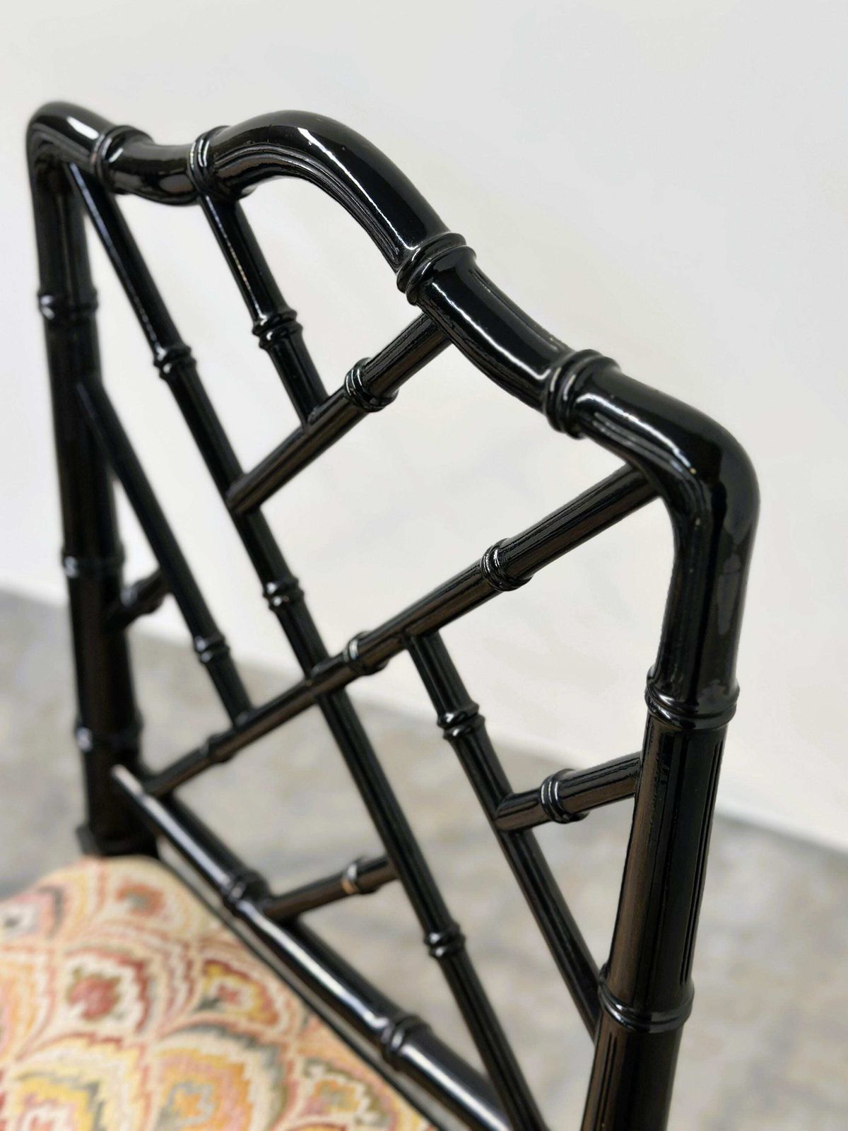 photo for sale Set van 4 faux bamboe eetkamerstoelen in zwart lak, Hollywood Regency-stijl, jaren 1980