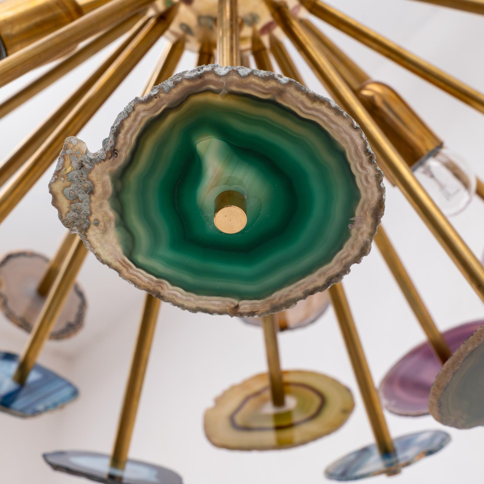 Italiaans ontworpen "Sputnik" plafondlamp met agaatsteensecties en messing photo 3363.0