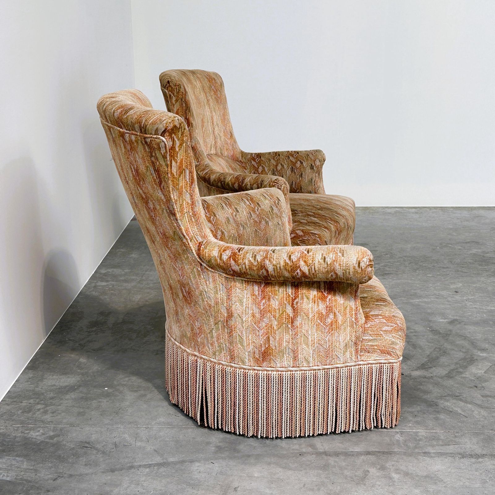 Stel sculptural Hollywood Regency fauteuils met franjerok, jaren 1970 photo vinterior