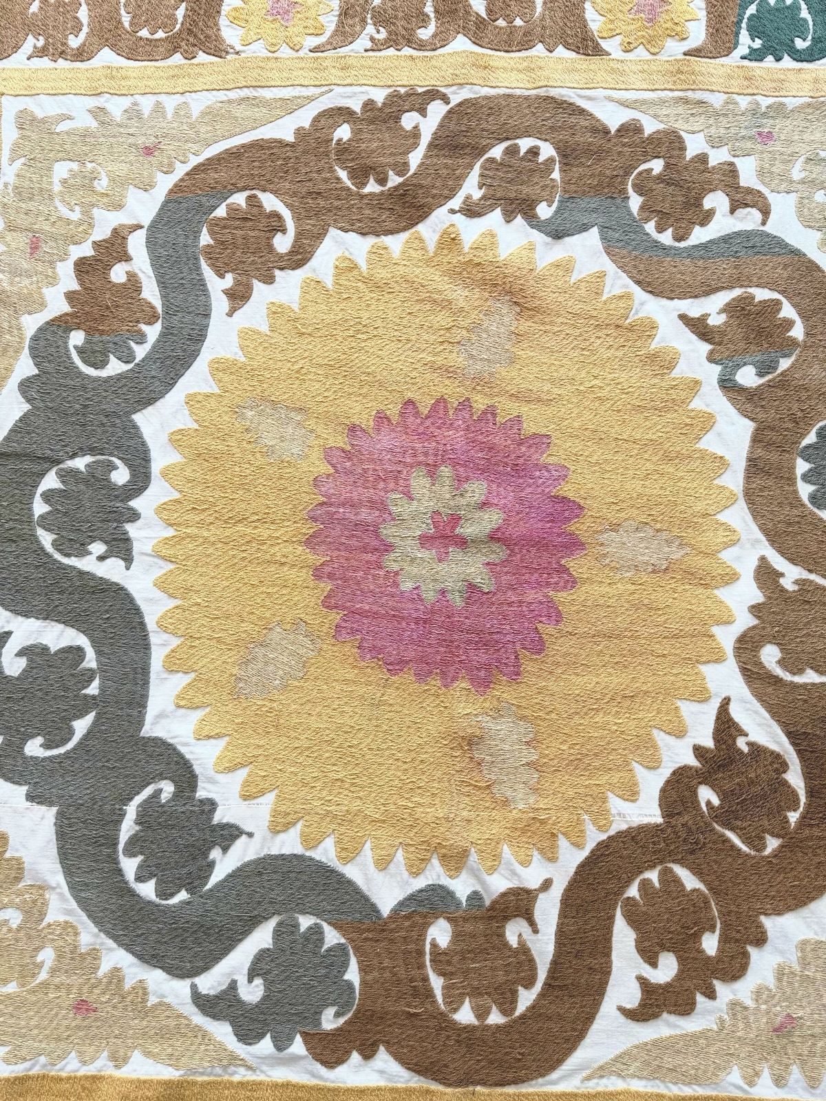 Suzani Tribal Textiel, Terracotta Oezbeeks Tafelkleed 128 x 131 cm photo 238.0