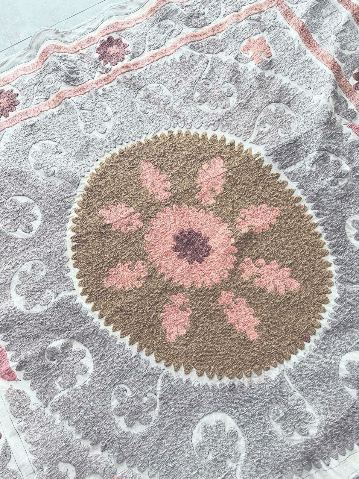 photo for sale Samarkand Suzani Tafelkleed, Boho Textiel 126 x 140 cm
