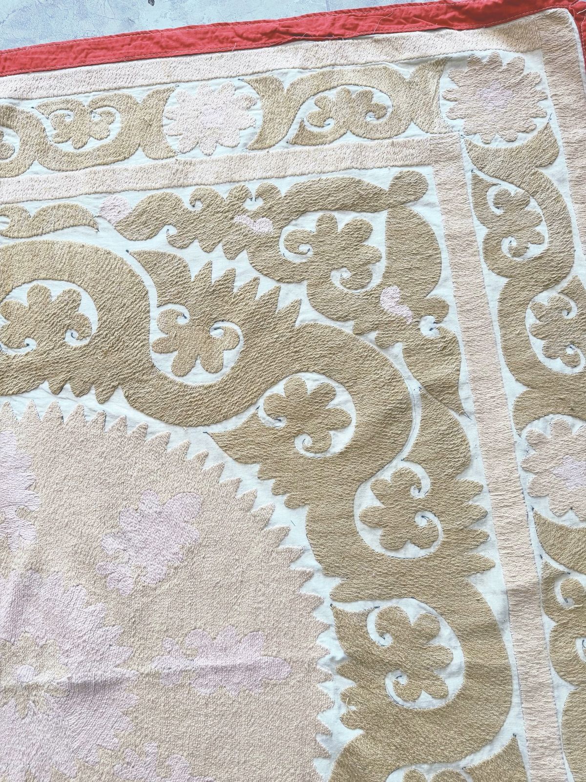 Suzani Tafelkleed, Neutraal Beige Oezbeeks Tafelkleed 135 x 137 cm photo buy