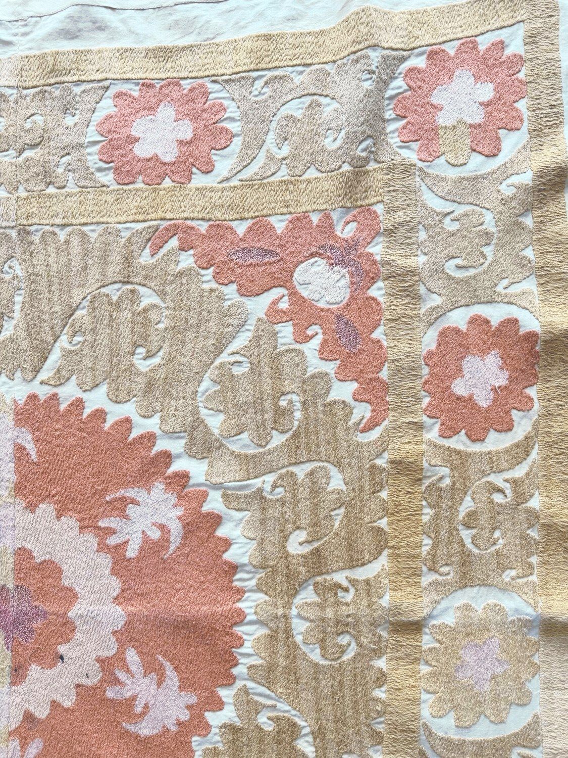 Nappe suzani beige neutre, 115 x 120 cm photo vinterior