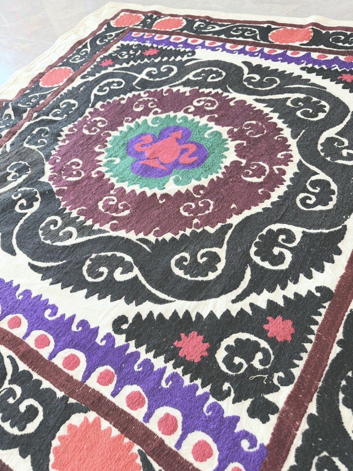 Decoratief pasteltinten roze Suzani tafelkleed 115 x 124 cm photo 202.0