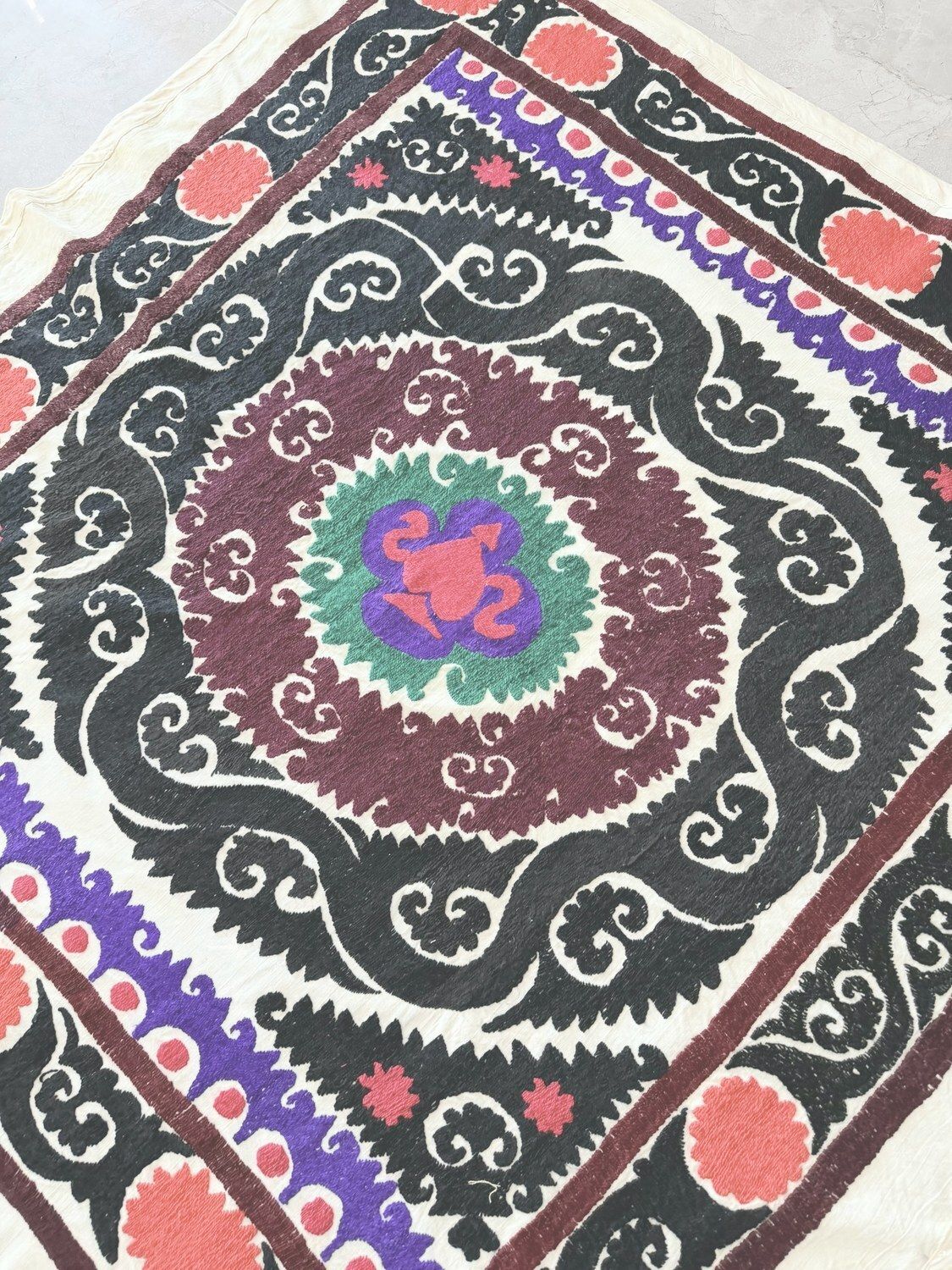 Decoratief pasteltinten roze Suzani tafelkleed 115 x 124 cm photo vinterior