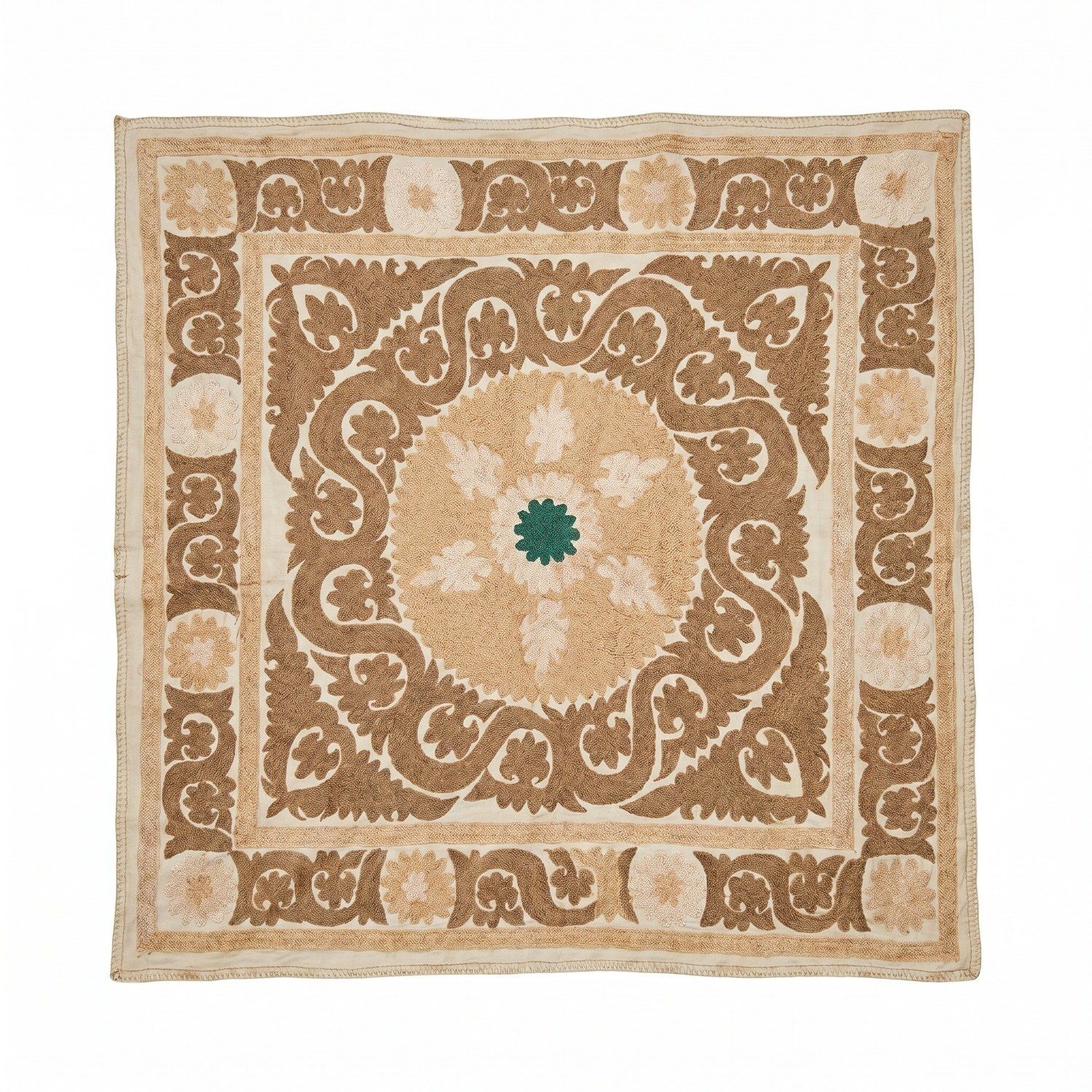 Tenture murale suzani brodée, beige neutre, broderie asiatique, 127 x 135 cm