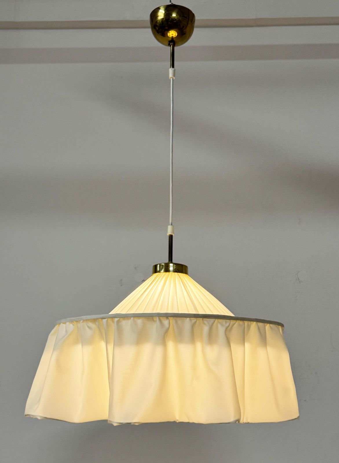 Zeldzame Josef Frank crèmekleurige zijden hanglamp, ca. jaren 1950 photo 2184.0