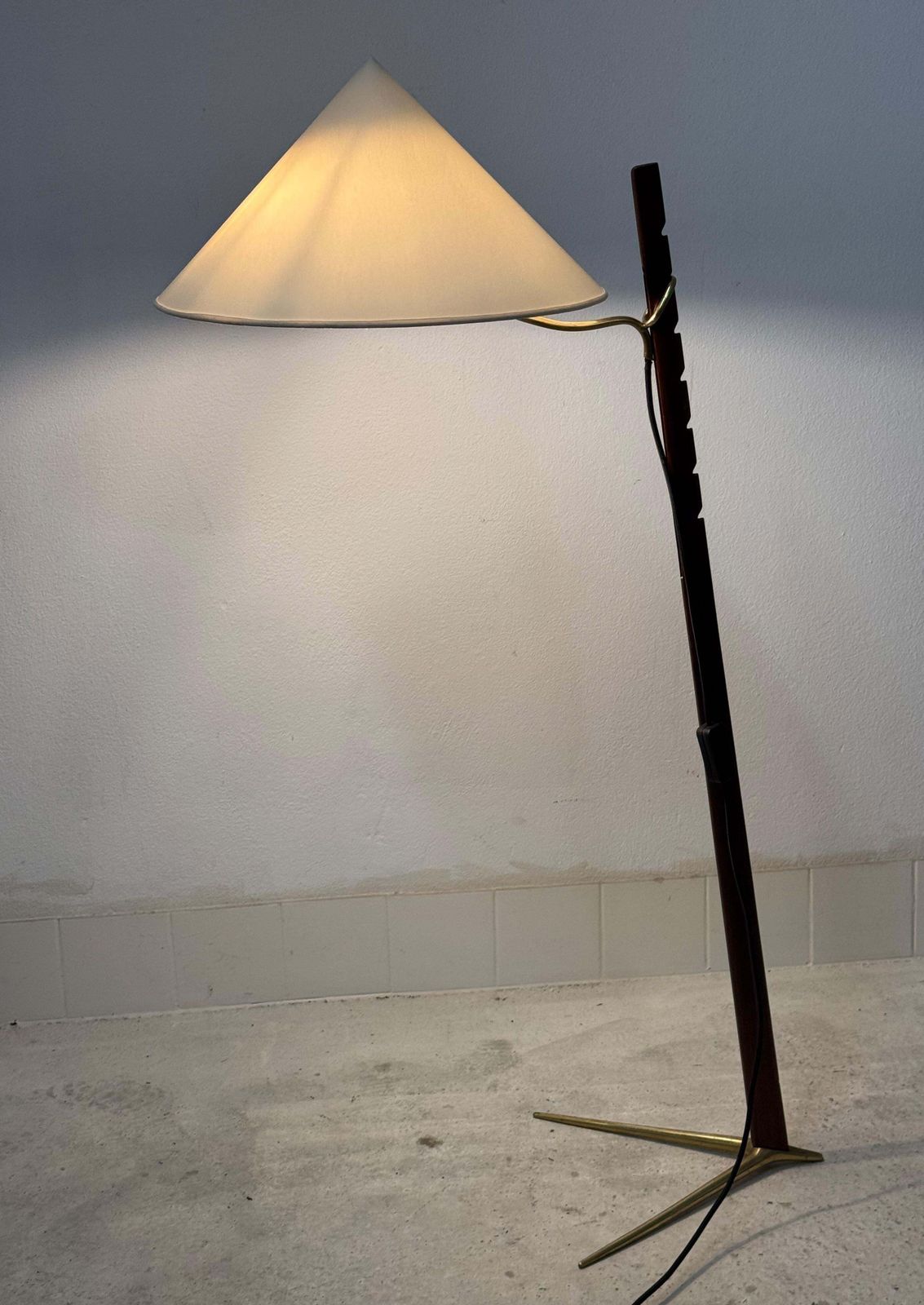 3764.0 Zeldzame verstelbare mid-century vloerlamp van Rupert Nikoll photo