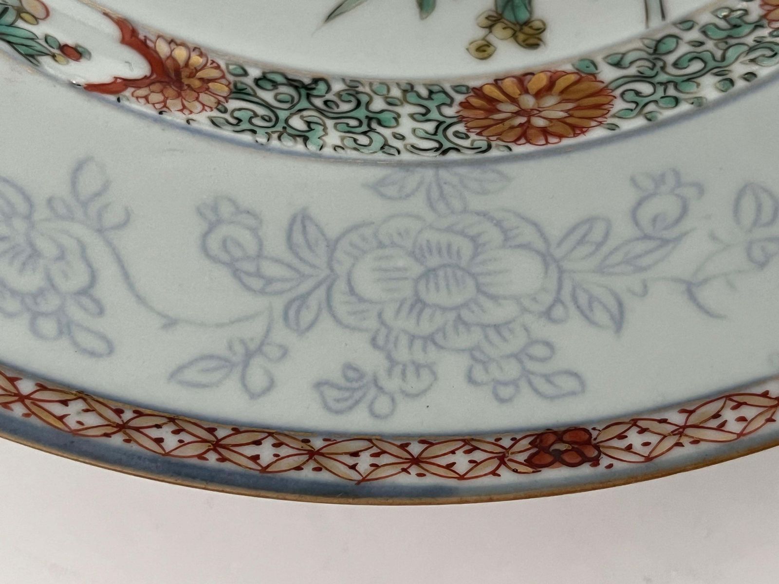 Woonaccessoires Chinees Kangxi Famille Verte bord, handgeschilderd porseleinen eendentafereel, ca. 1685 photo