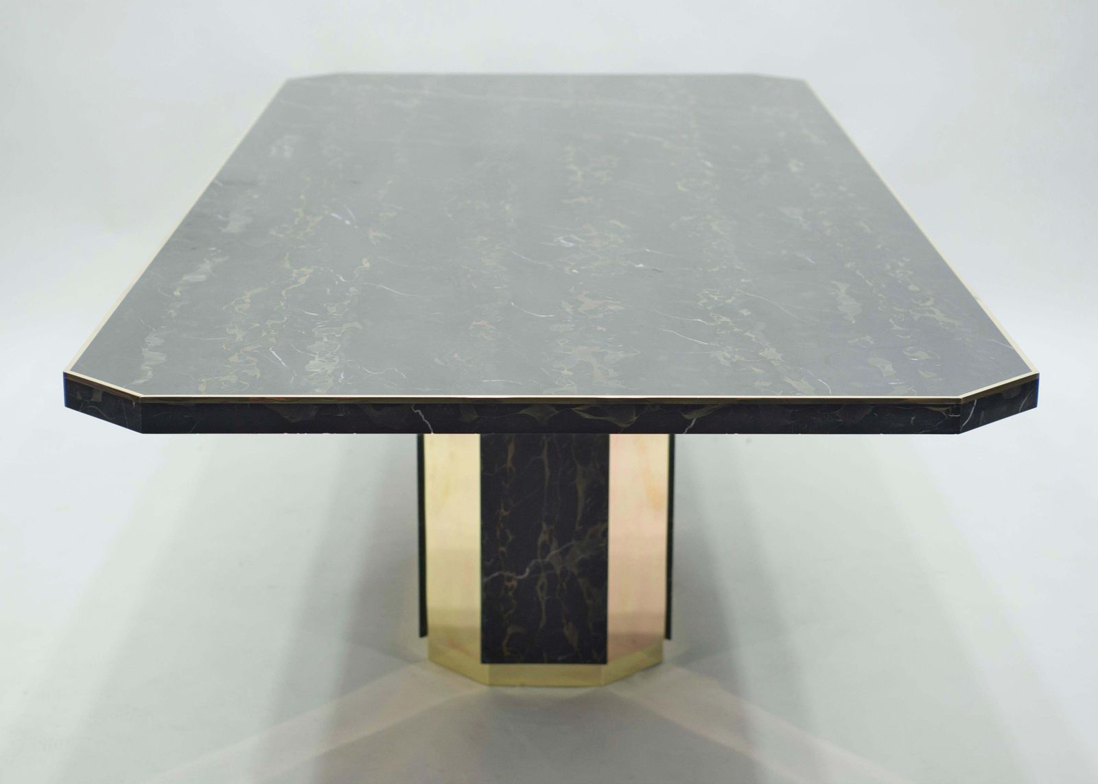 30624.0 Table à manger J.C. Mahey pour Paco Rabanne en marbre Portoro noir et laiton, 1979 photo