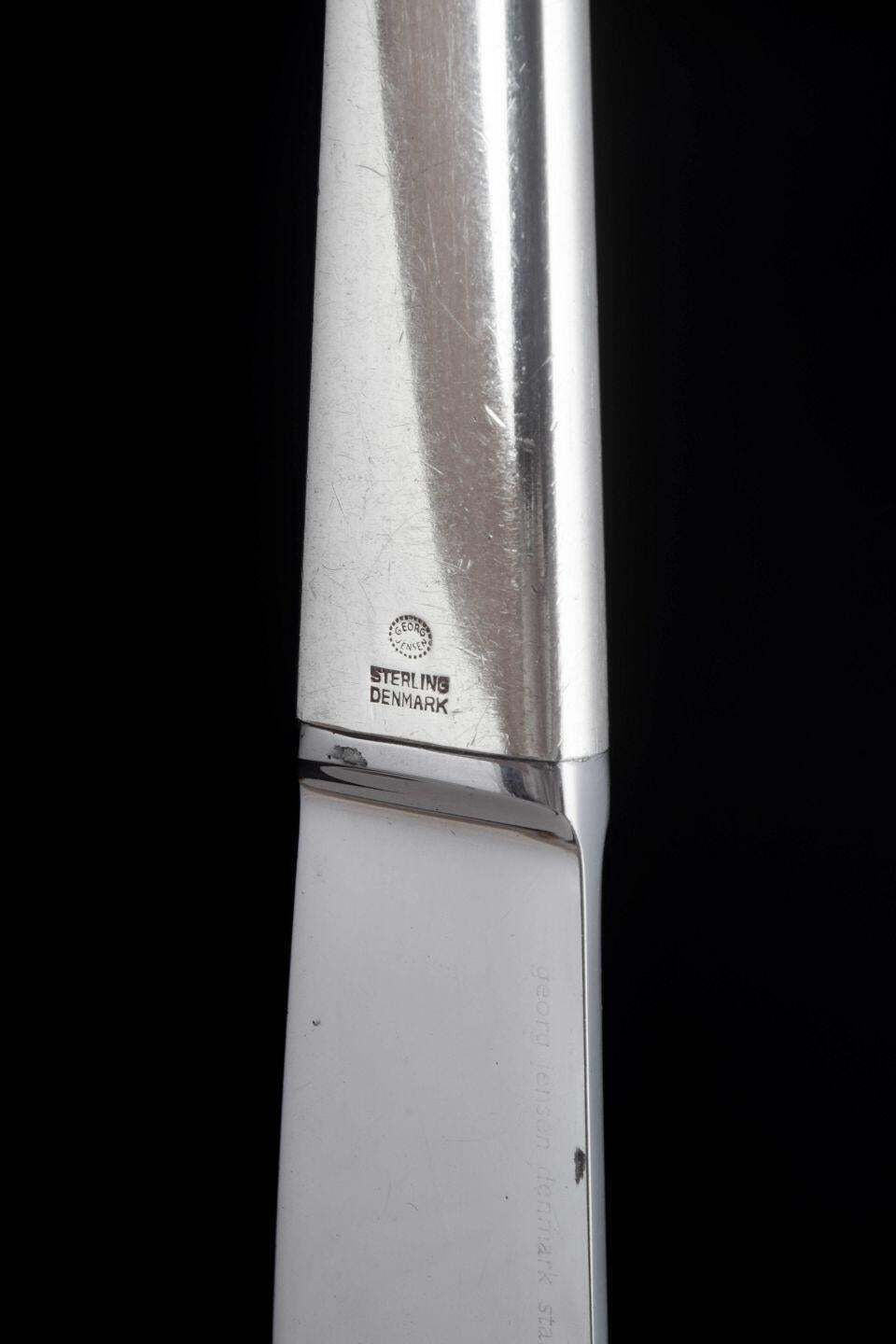 Henning Koppel voor Georg Jensen. 'Caravel' lunchmes in sterling zilver. photo Woonaccessoires