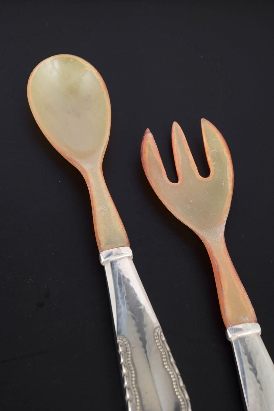 Couverts à salade Georg Jensen en argent et os, anses motif Viking. photo furniture