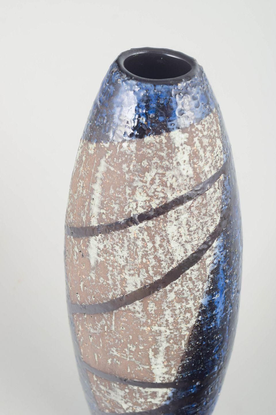 Ingrid Atterberg, Upsala Ekeby. Grote keramische vaas met getextureerd glazuur. Jaren 1960. photo for sale
