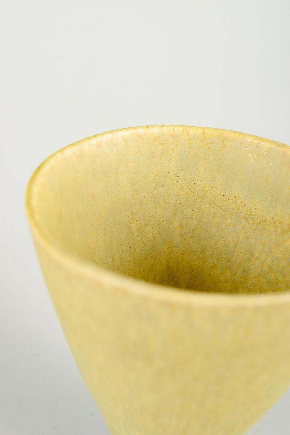 Vase miniature en grès, potier de studio scandinave, probablement Gustavsberg, années 1960. photo for sale