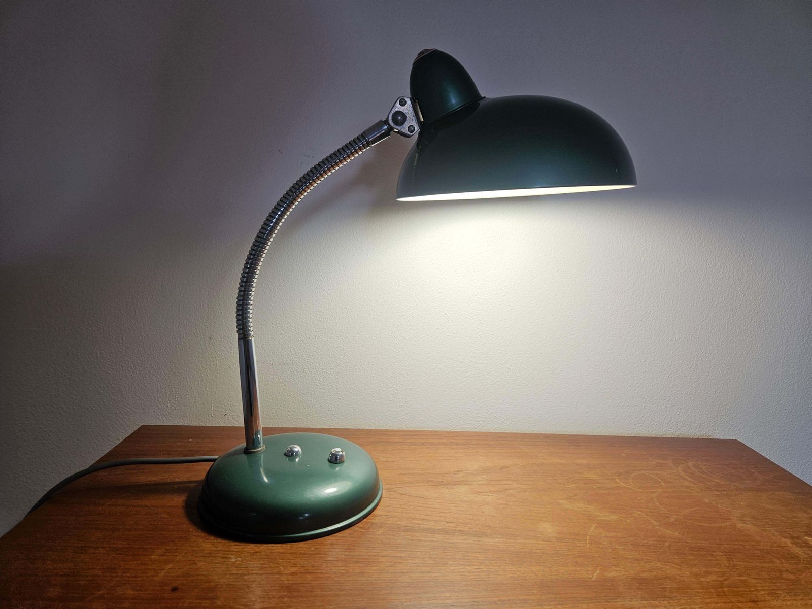 688.0 Zeer zeldzame mid-century industriële tafel- of bureaulamp – Helo Leuchten, Duitsland, ca. jaren 1950 photo