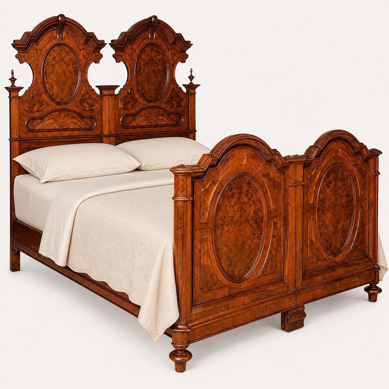 Antiek Italiaans tweepersoonsbed in walnoot en walnootwortelfineer, afkomstig uit Bassano del Grappa photo furniture