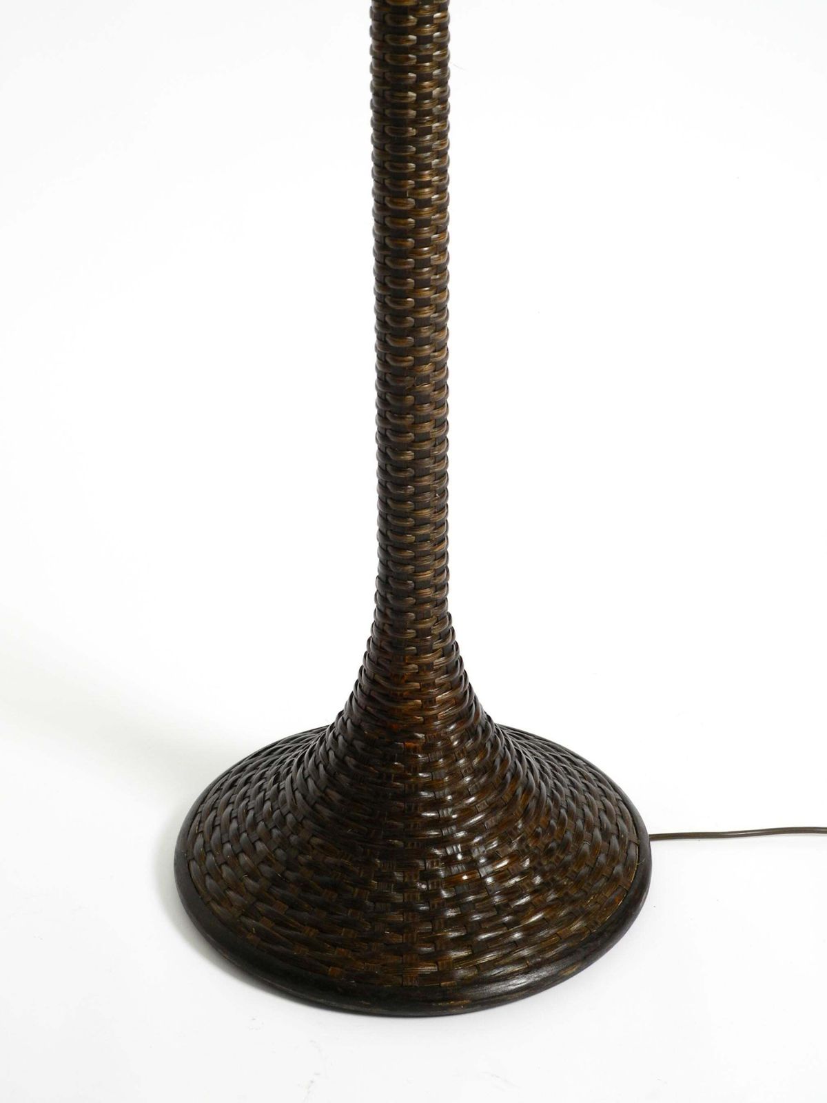 photo vinterior Xxl 70s Pop Art Floor Lamp With A Dark Brown Wicker Frame And A Plexiglass Shade