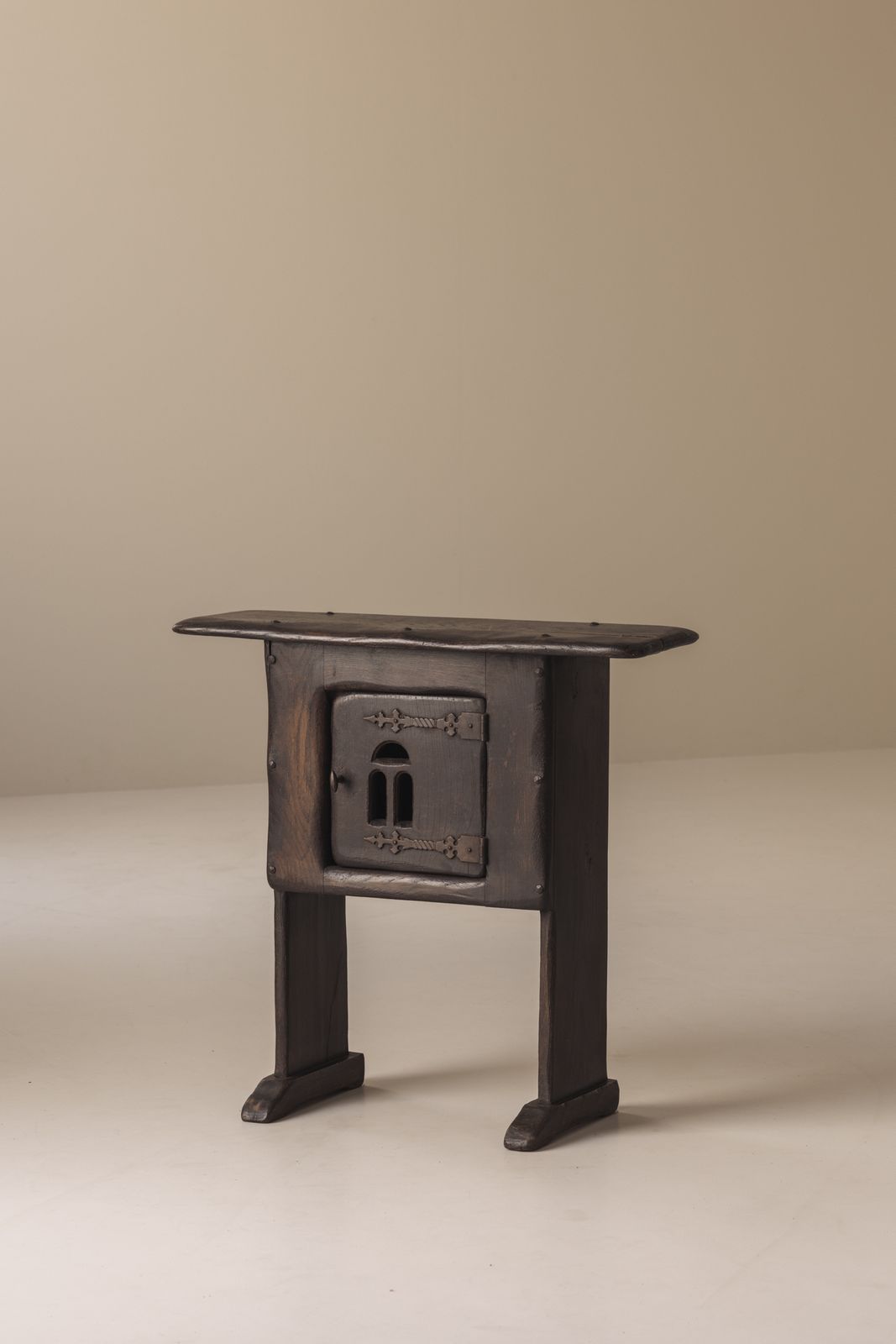 Frans rustiek kastje / bijzettafel, begin 20e eeuw photo furniture
