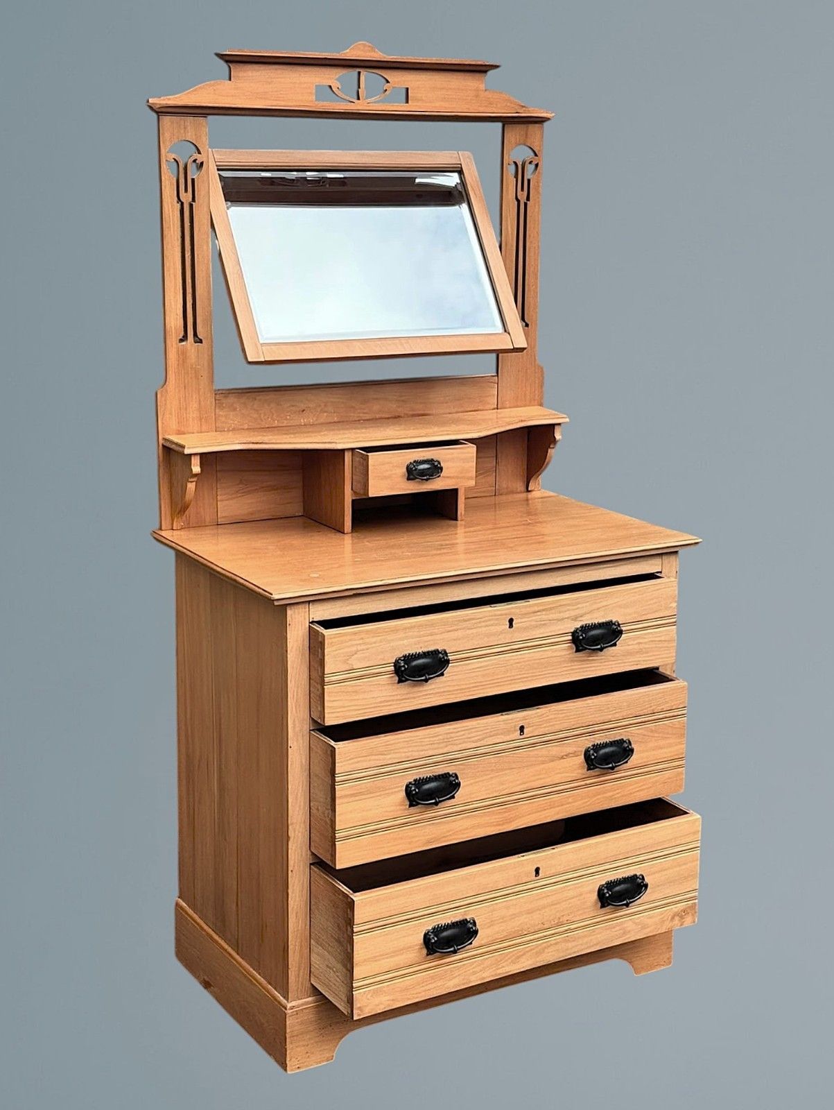 Edwardian Walnut Dressing Table photo vinterior